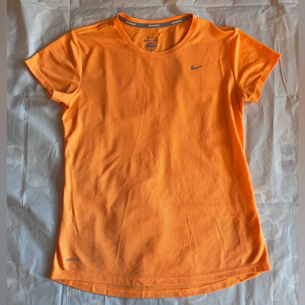 Nike T-Shirt Womens Medium Orange White Swoosh Logo Dri-Fit Training Workout
